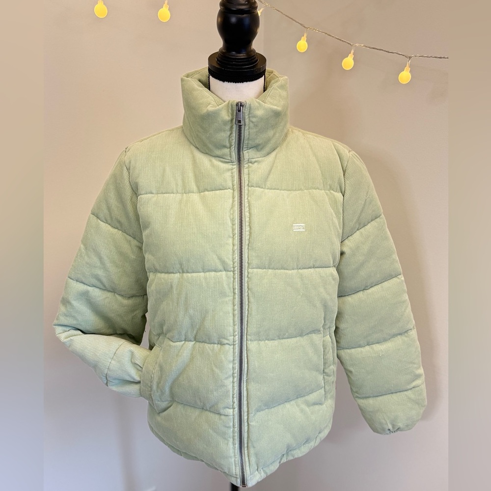 🌾‎ Levi's Zoe Corduroy Puffer Jacket in Light Green - Picture 3 of 10